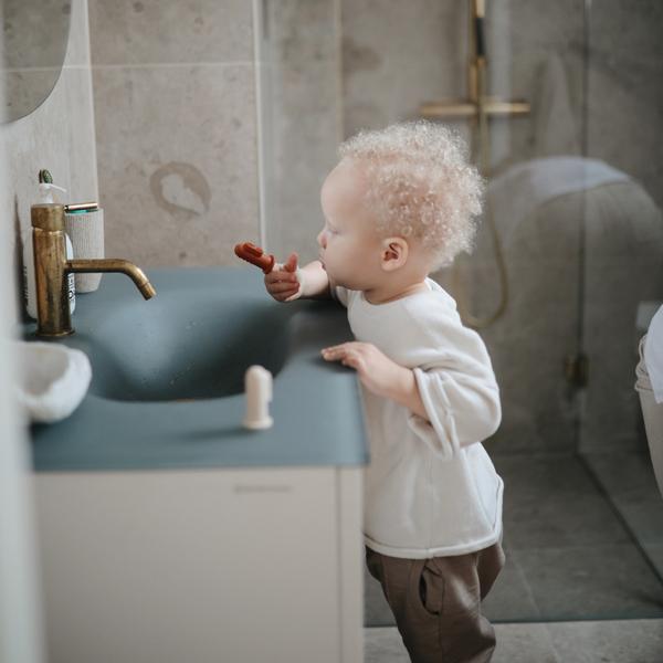 Mushie - Finger Toothbrush Cambridge Blue/Shifting Sand