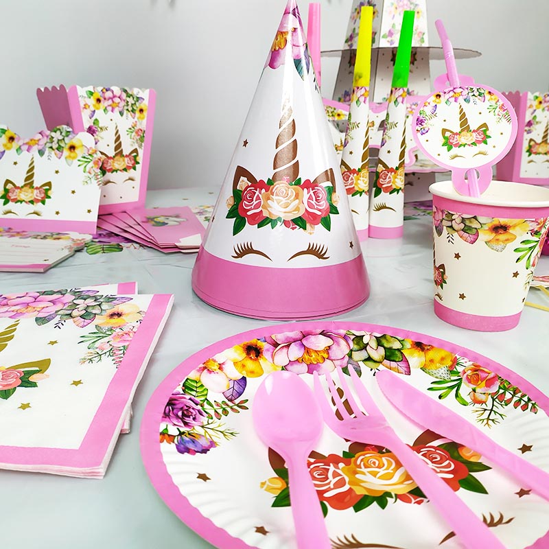 Brain Giggles - Unicorn Theme Disposable Tableware 16 Set For 10 People - 136 Pieces