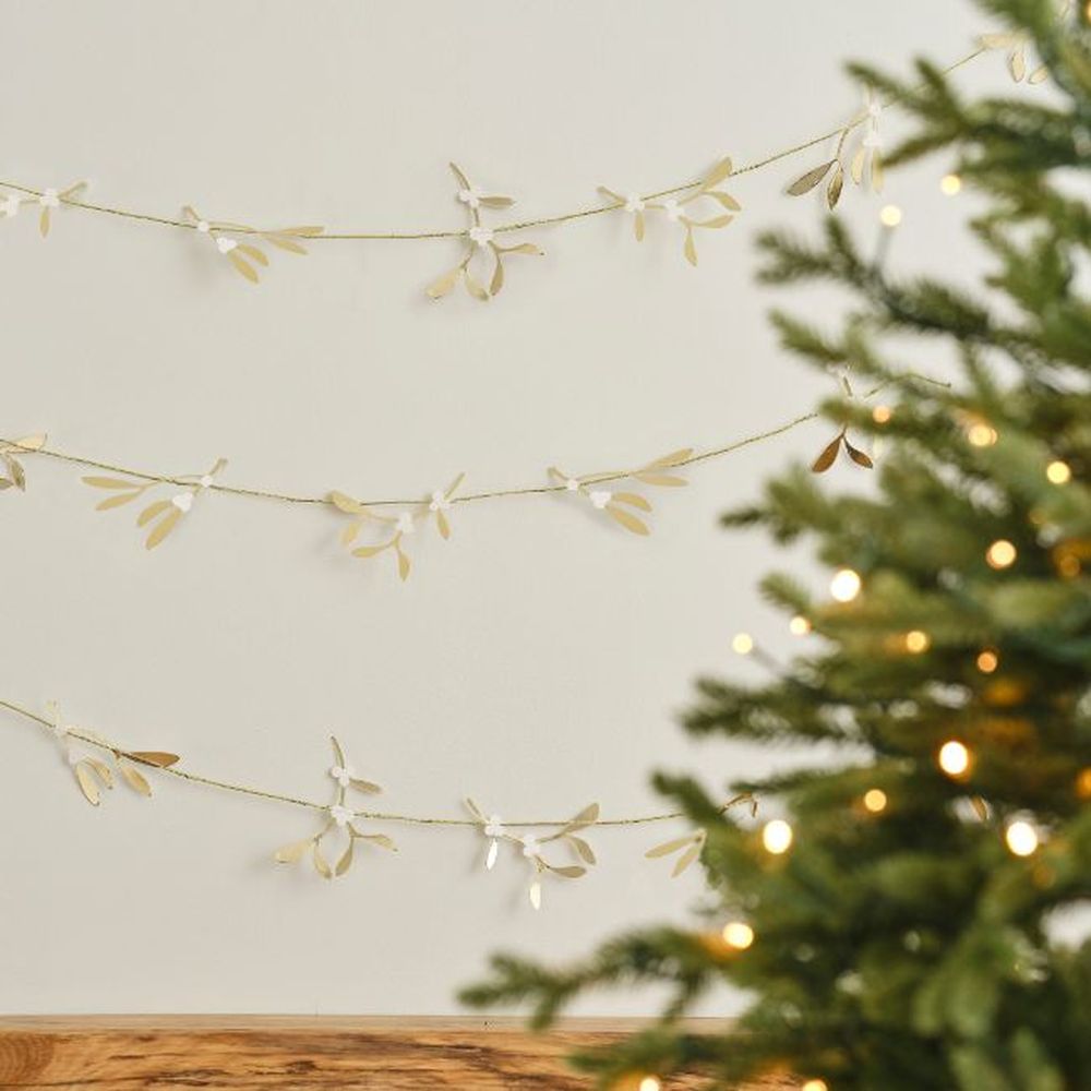 Ginger Ray - Gold Foiled Mistletoe Garland