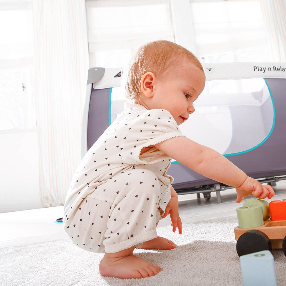Hauck Hearts Play N Relax Travel Cot