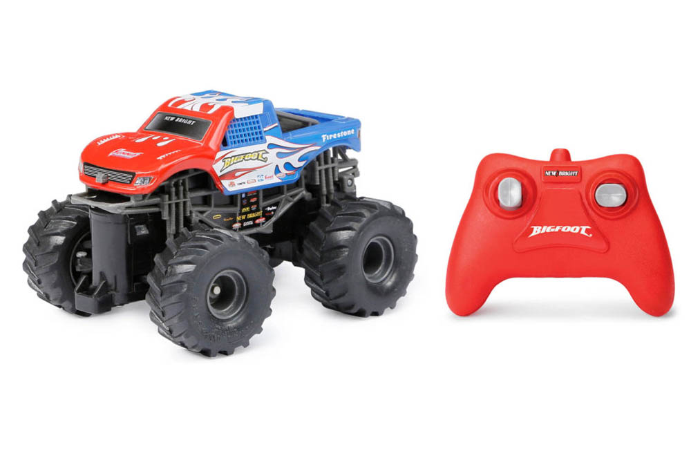 New Bright - 1:43 Big Foot Monster Truck Back Flip Derby