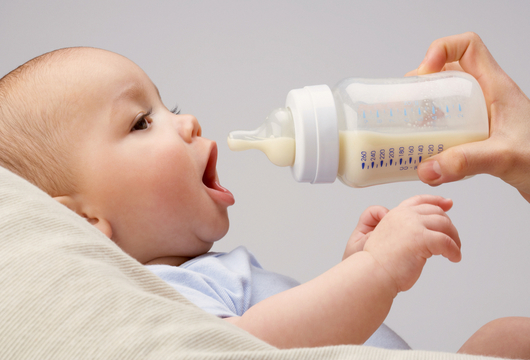 WHAT TO EXPECT FROM FORMULA FEEDING YOUR BABY 