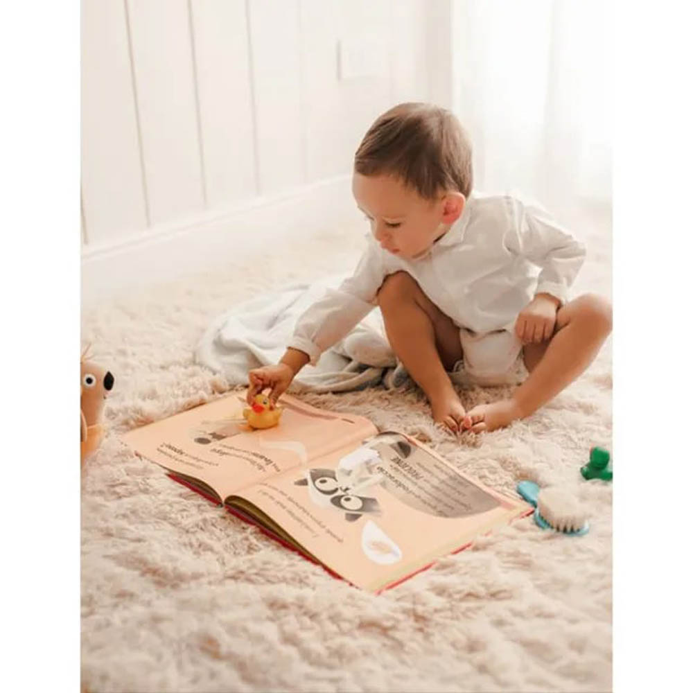 Sassi - Little Otter Cleans Up