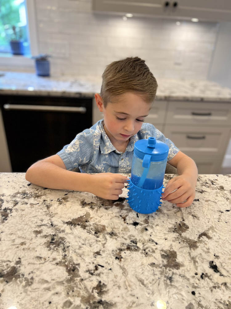 Melii - Spikey Water Bottle 17 Oz Blue