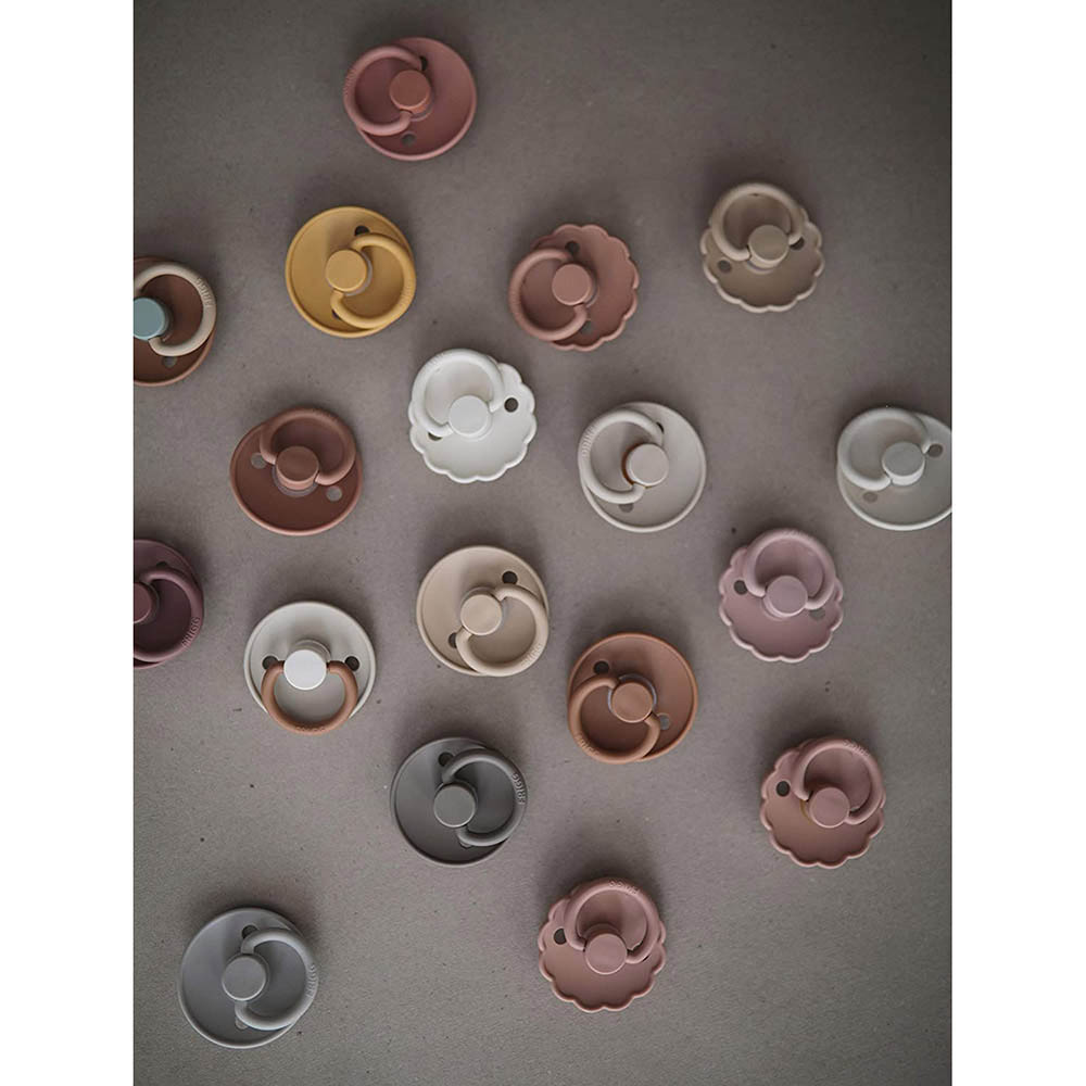 Frigg - Daisy Latex Baby Pacifier 0-6M 1-Pack Powder Blush - Size 1