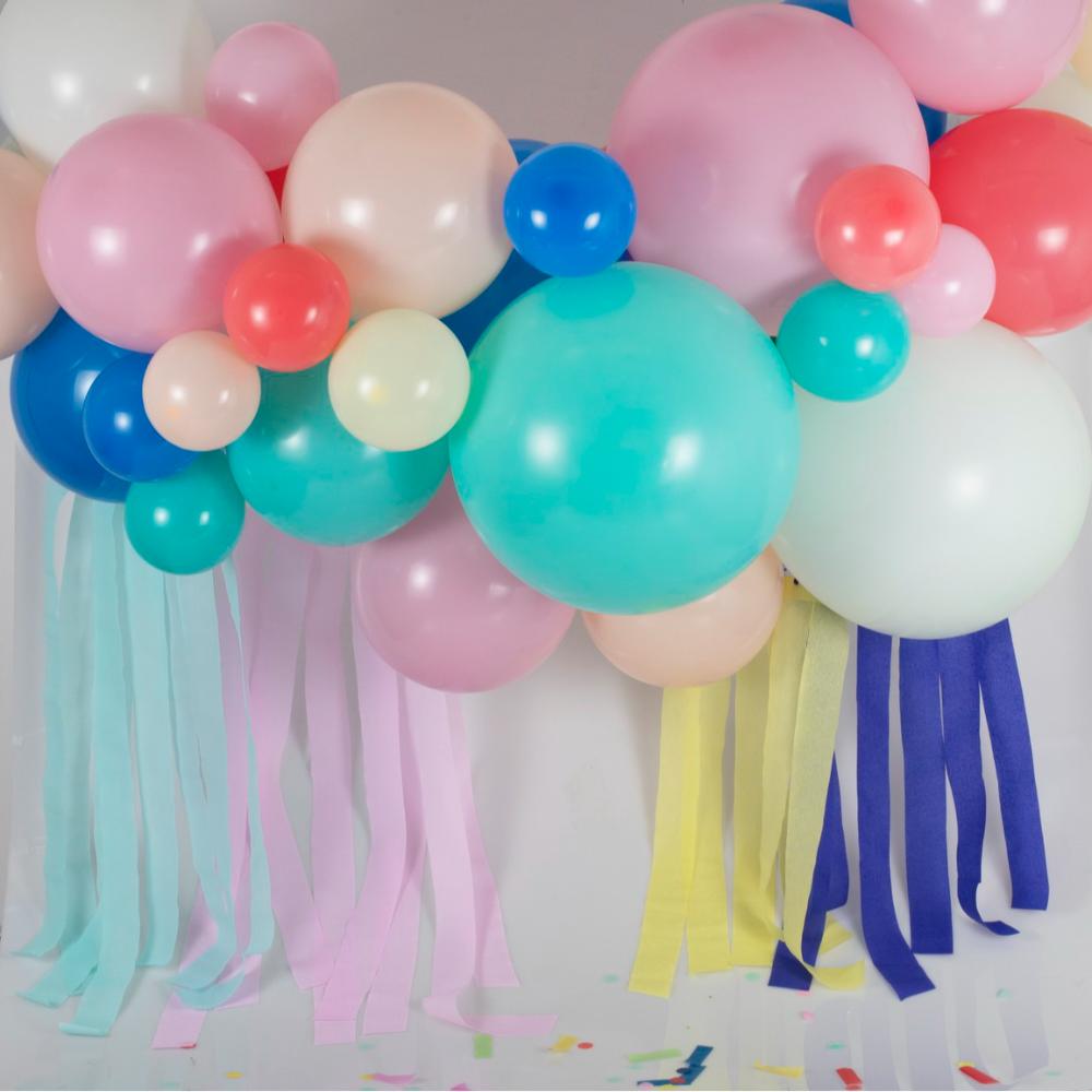 Ginger Ray - Balloon Arch & Streamers Backdrop