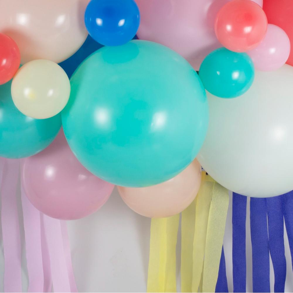 Ginger Ray - Balloon Arch & Streamers Backdrop