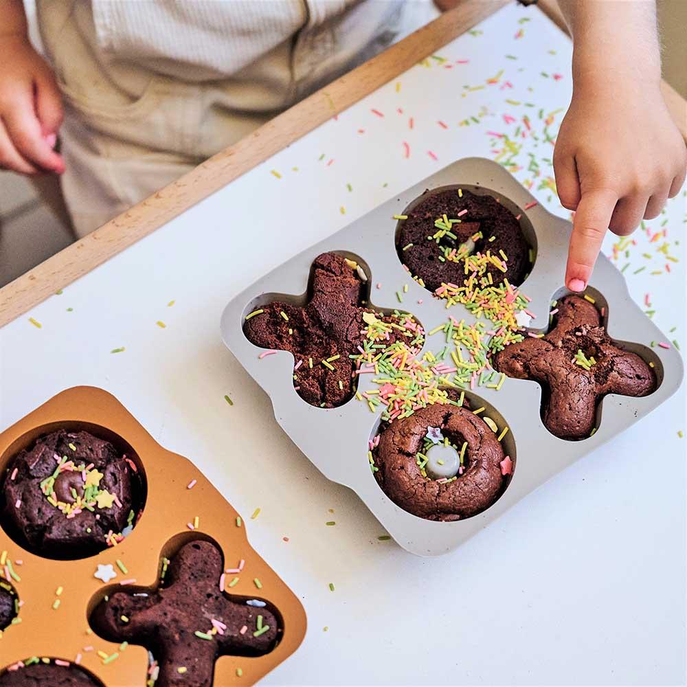 Minikoioi - XOXO Cake Silicone Mold 2pcs - Woody Brown/Powder Grey