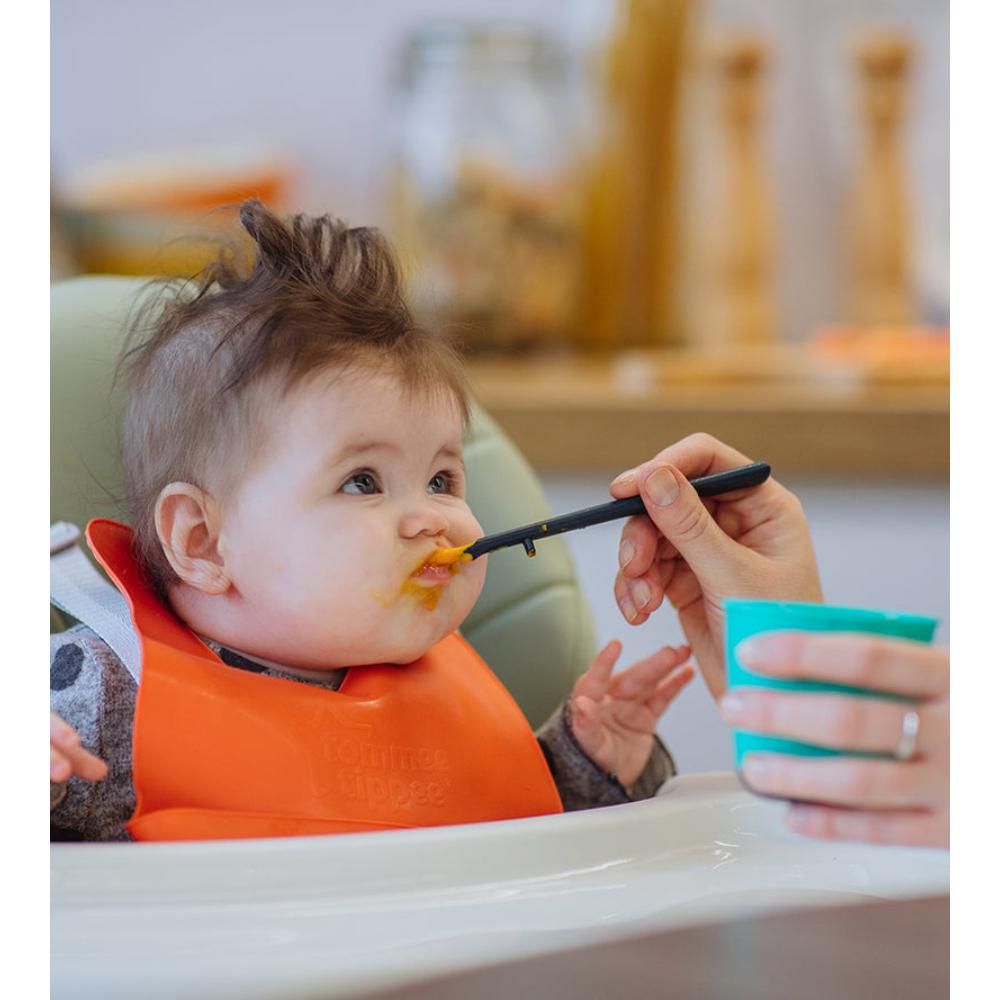 Tommee Tippee - Roll ?N? Go Baby Bib With Crumb And Mess Catcher Soft And Flexible Roll Up Material 6M+