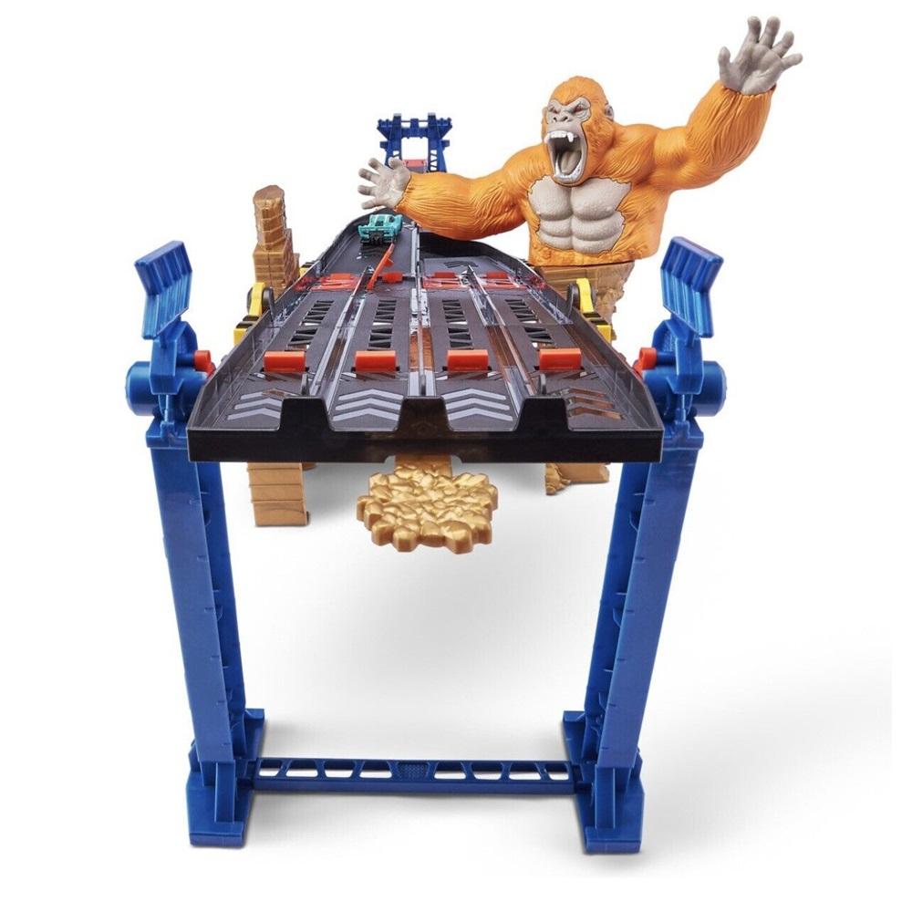 Zuru Metal Machines - 4-lane Gorilla Attack Track Set