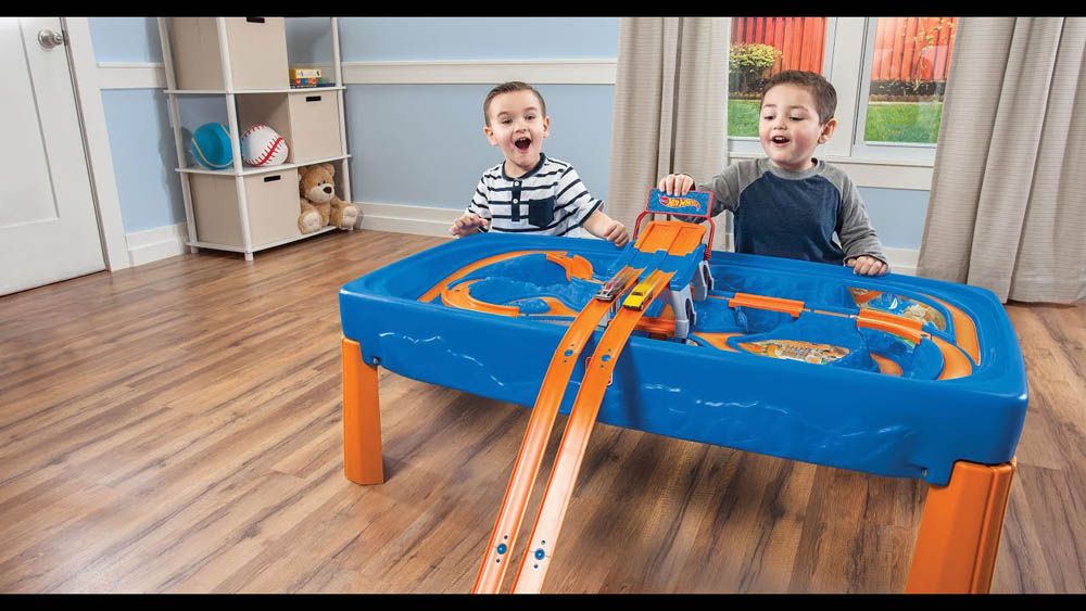 Step 2 Hot Wheels Car & Track Circuit Babystore.ae