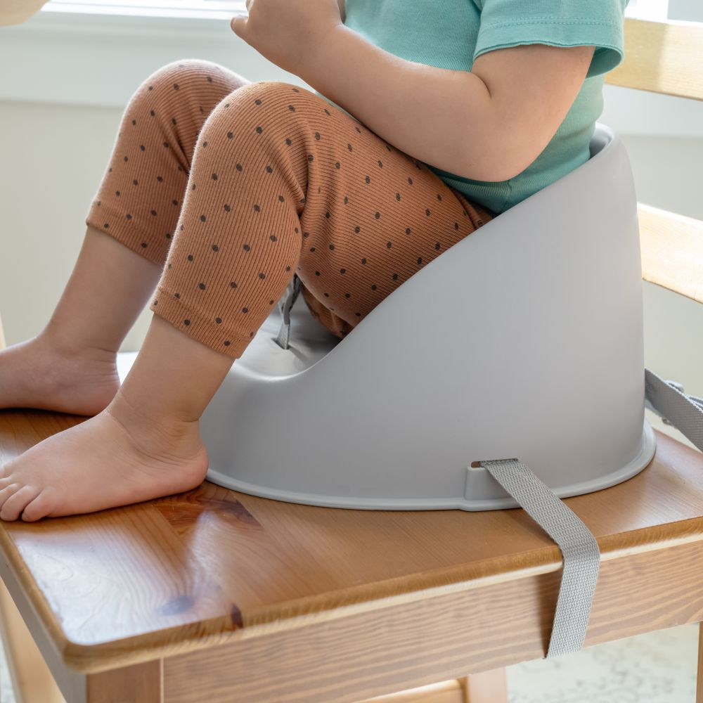 Ingenuity My Spot Easy-Clean Booster Seat – Lightweight, Easy to Clean, Fits Most Chairs, Grey, 6–36 Months