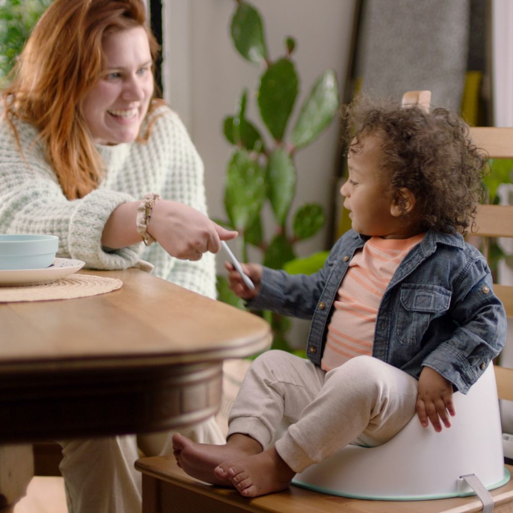 Ingenuity My Spot Easy-Clean Booster Seat – Lightweight, Easy to Clean, Fits Most Chairs, Grey, 6–36 Months